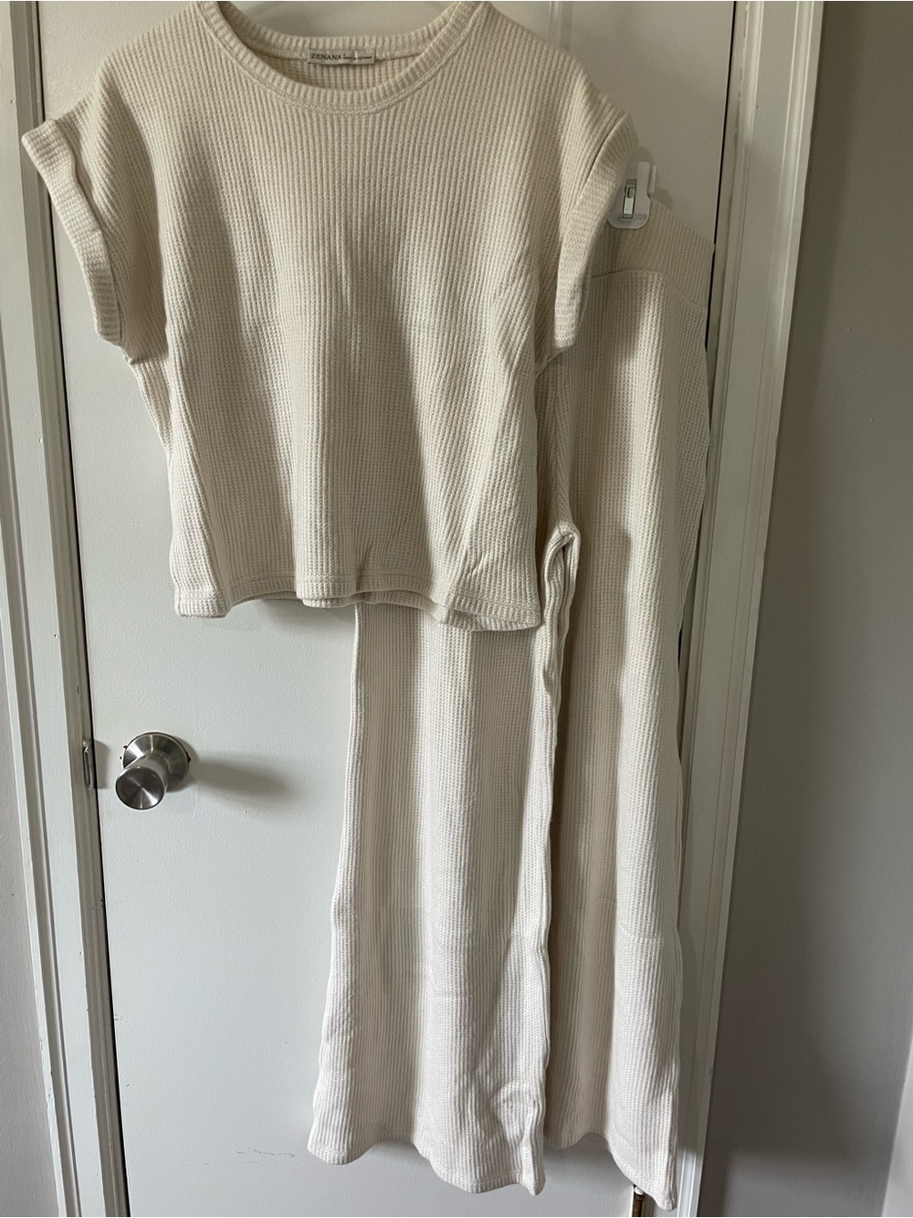 NWOT Zenana Waffle Knit Rayon 2 Piece Set in Cream Size Small - Picture 2 of 5